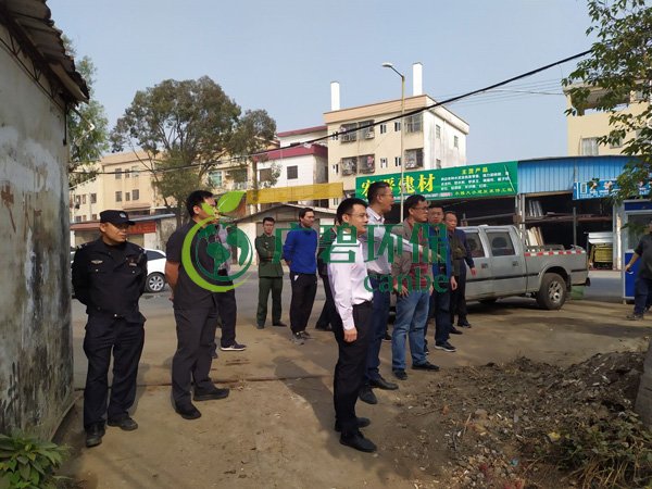 大良黨工委書記、順控環保水務總經理一行視察黑臭水體治理工作(圖1)